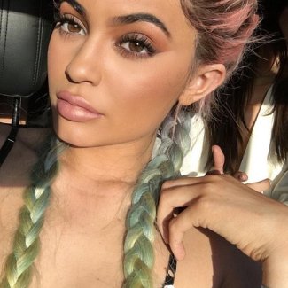 Kylie-Jenner-Rainbow-Hair-Coachella-2016.jpg